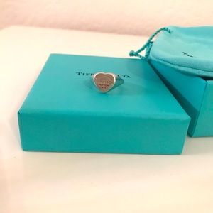 Return to Tiffany Heart Signet Ring